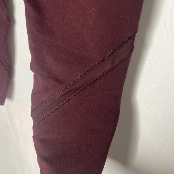 Lululemon wonder under Bordeaux drama 7/8 leggings in purple - Picture 8 of 8